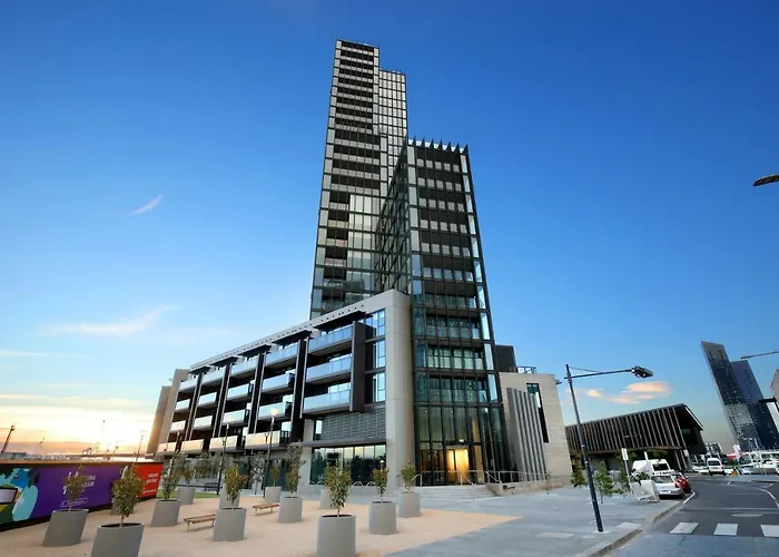 Apartment: Orange Stay At Collins Wharf