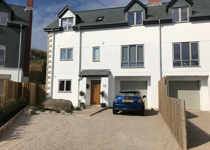 Family Hotel: No 12 Furze Croft