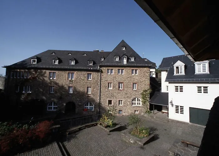 Ferienvermietung: Ferienwohnungen Burg Monschau