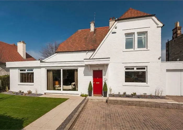 Guest house: Hillhouse