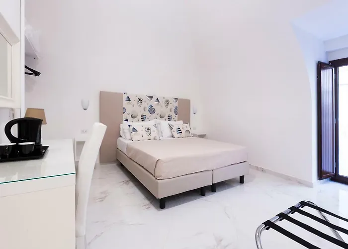 Central hotel: Holiday Sorrento Center