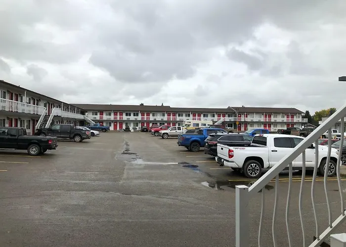 Hotel with view: Red Deer Inn & Suites