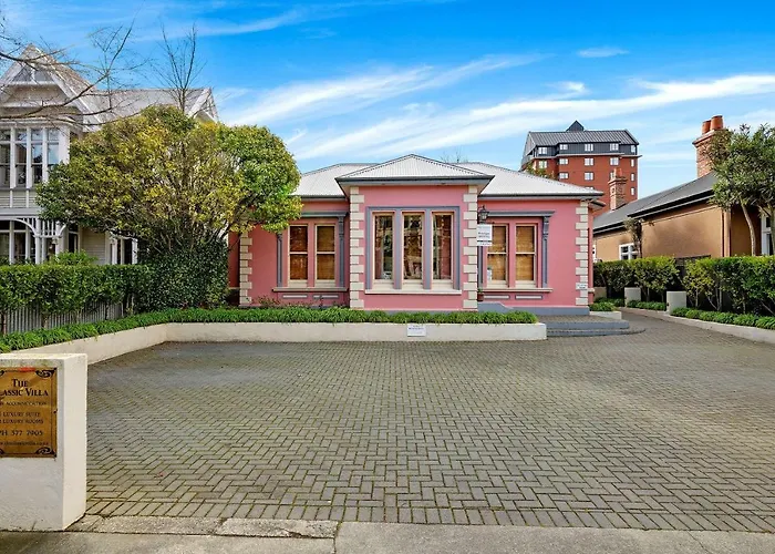 Hotel with Tennis: The Classic Villa