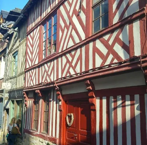 Hôtel accueillant les animaux: -La Batisse -Parking privé -Coeur historique - La Clef de Honfleur