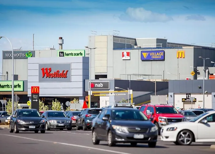 Silver House - Melbourne Airport Accommodation - 7 Minutes From Melbourne Airport