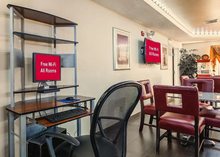 Red Roof Inn & Suites Savannah Gateway