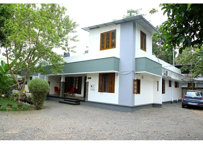 4 star hotel: Snehatheeram Homestay