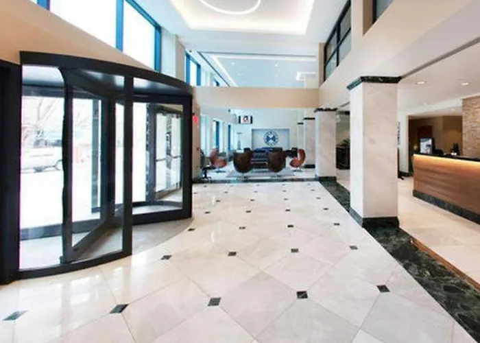 Comfort Inn & Suites - Kew Gardens Near La Guardia Airport