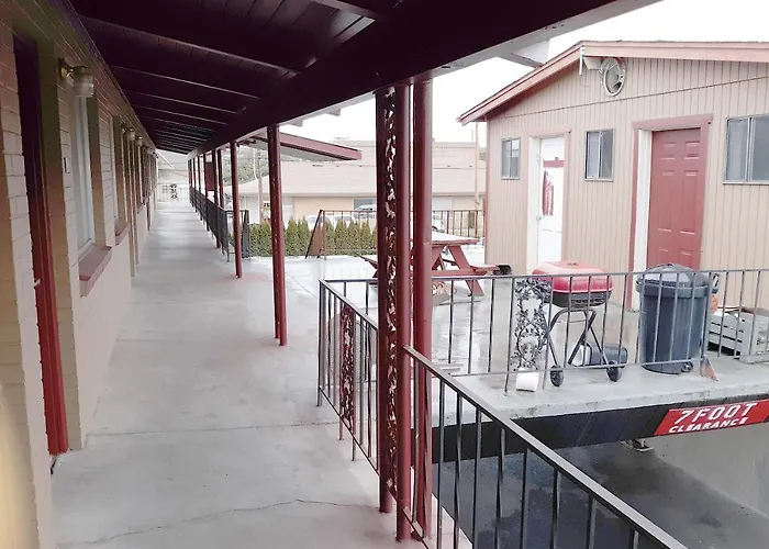 Hotel with pool: Oyo Hotel Pendleton Or Downtown