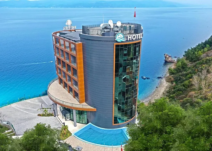 Hotel with pool: Blue Mudanya Hotel