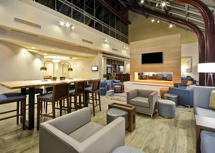 4 star hotel: Crowne Plaza Tulsa Hotel Southern Hills