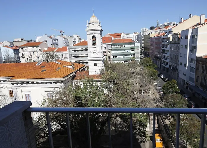  Lisbon Home Host