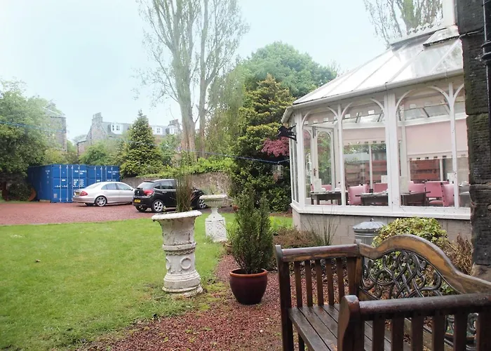 Family Hotel: The Thrums