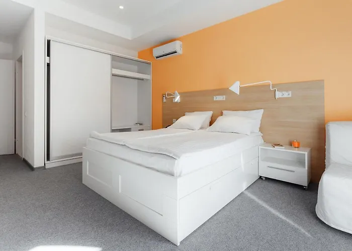 Orange Hotel