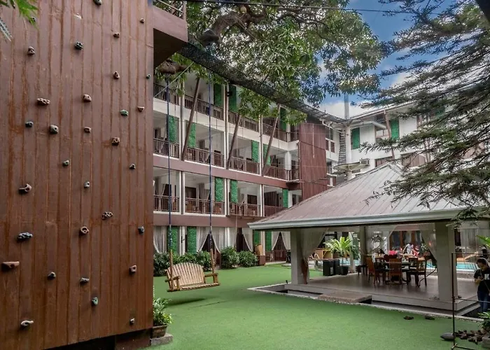 Hotel with pool: Selah Garden Hotel Manila